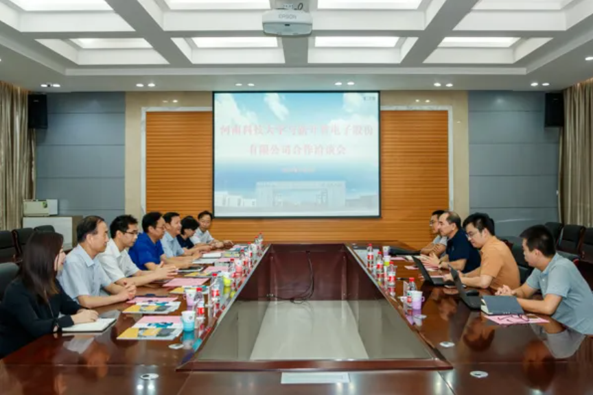 新開普聯(lián)合創(chuàng)始人尚衛(wèi)國(guó)一行到河南科技大學(xué)交流訪問！(圖1)